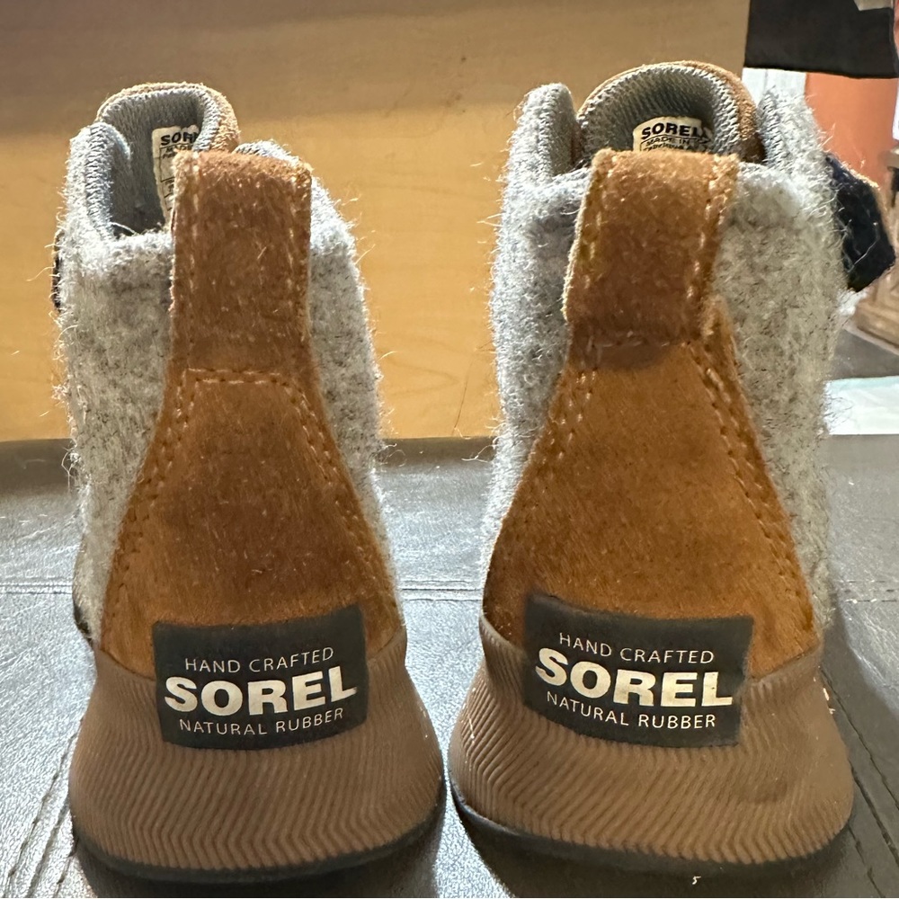 Sorel Camel Brown Black waterproof boots size 10 kids